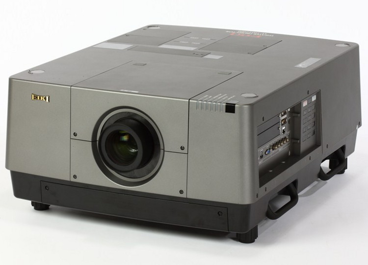  Eiki LC-XT6 -  