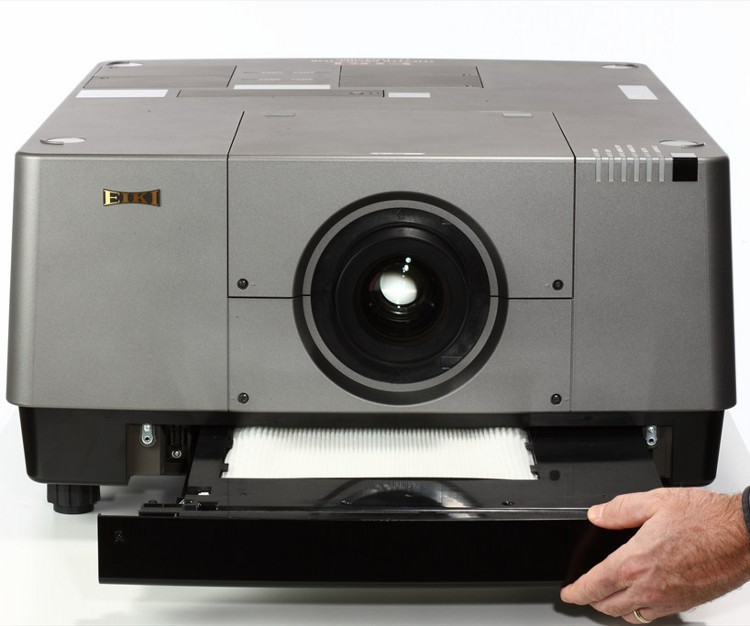  Eiki LC-XT6 - 