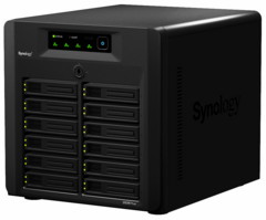 12-�� �������� ������� ���������� Synology Disk Station  DS3611XS